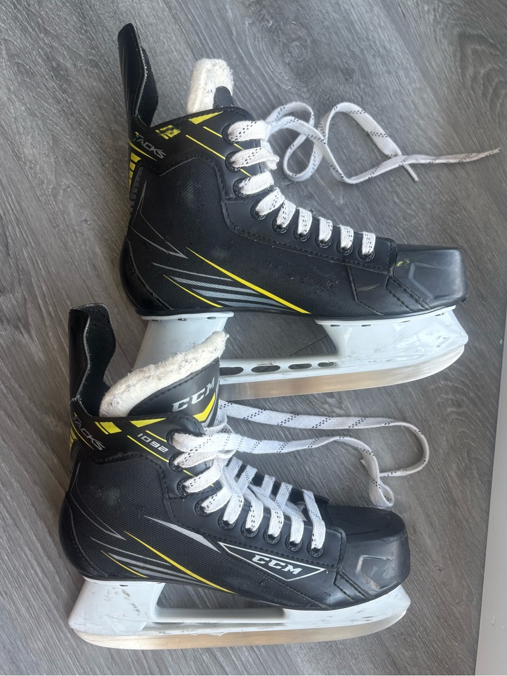 CCM Tacks 1092 Ice Hockey Skates Size 5 Junior Women’s Black and Yellow